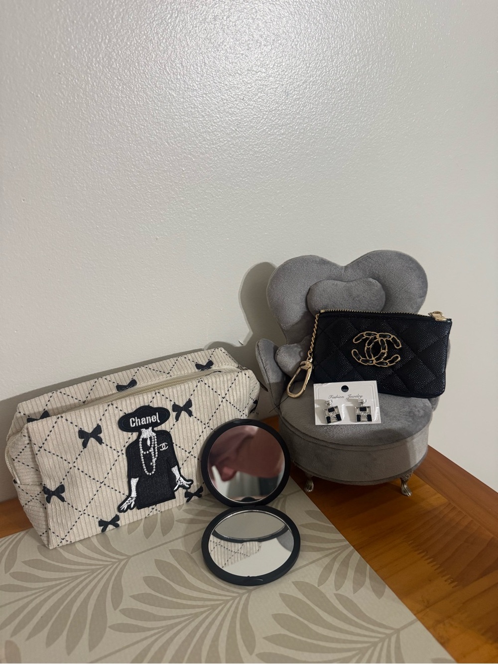 Fashion Inspired Set - Cream Quilted Bow Cosmetic Pouch + More - Picture 2 of 4